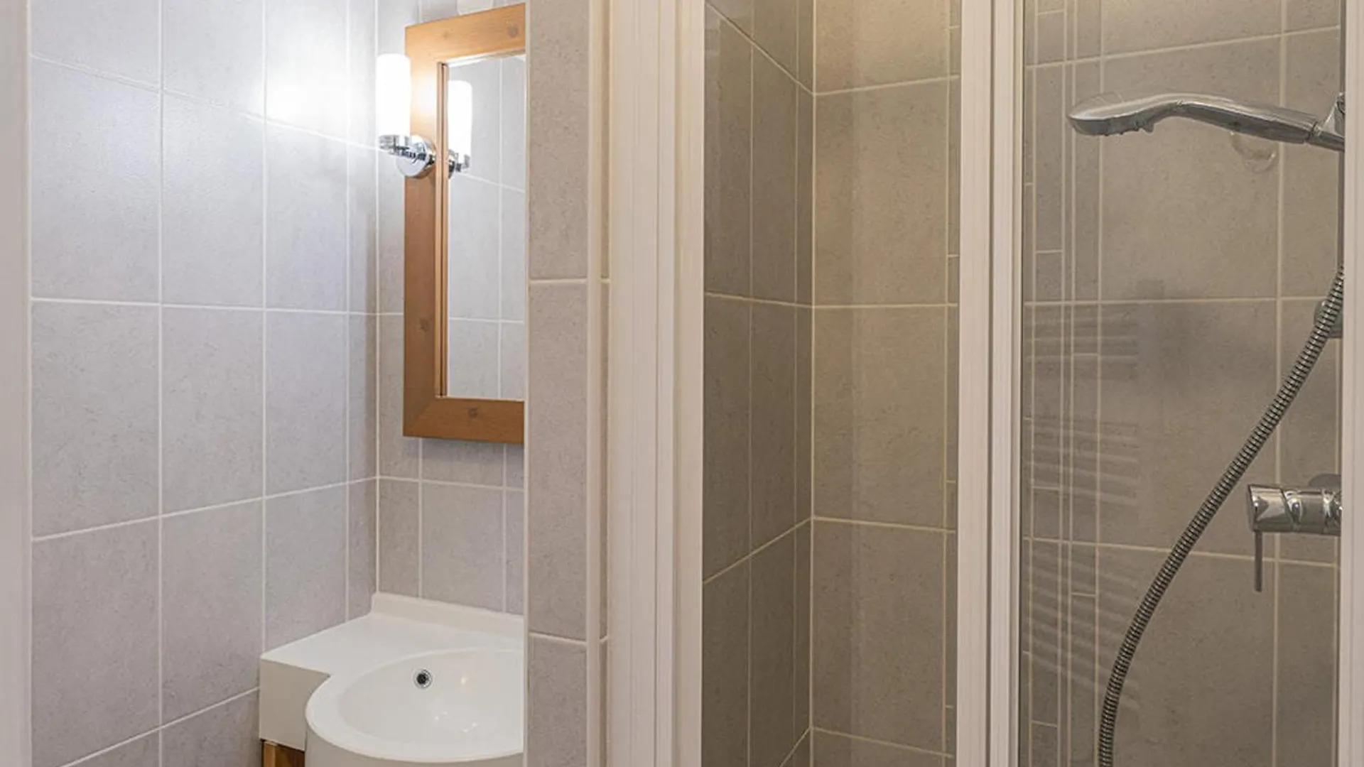 Appartement Renove Au Pied Des Pistes, Centre De La Tania, 2 Chambres, Parking Et Wifi Inclus - Fr-1-568-47 Courchevel