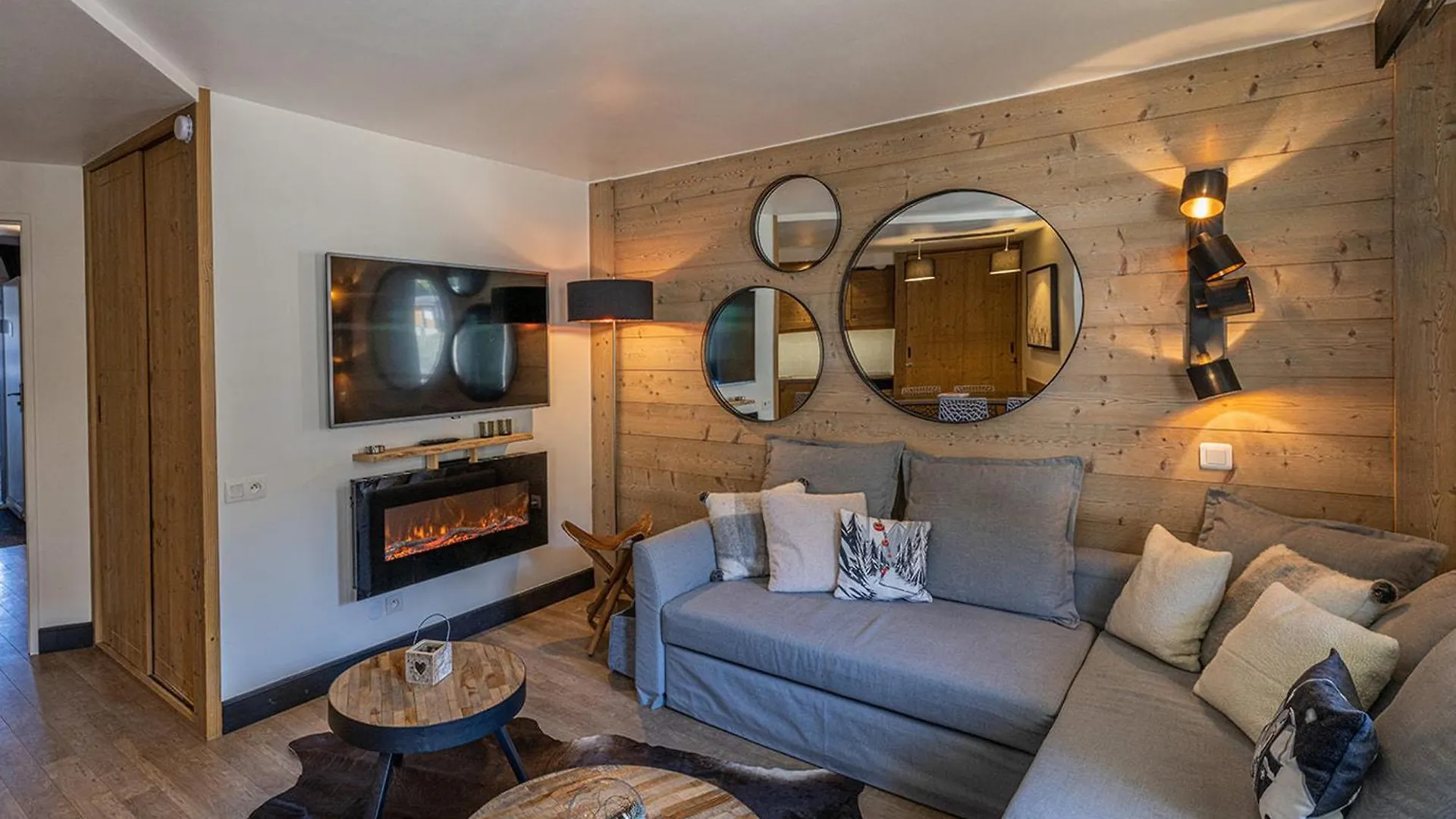 Appartement Renove Au Pied Des Pistes, Centre De La Tania, 2 Chambres, Parking Et Wifi Inclus - Fr-1-568-47 Courchevel