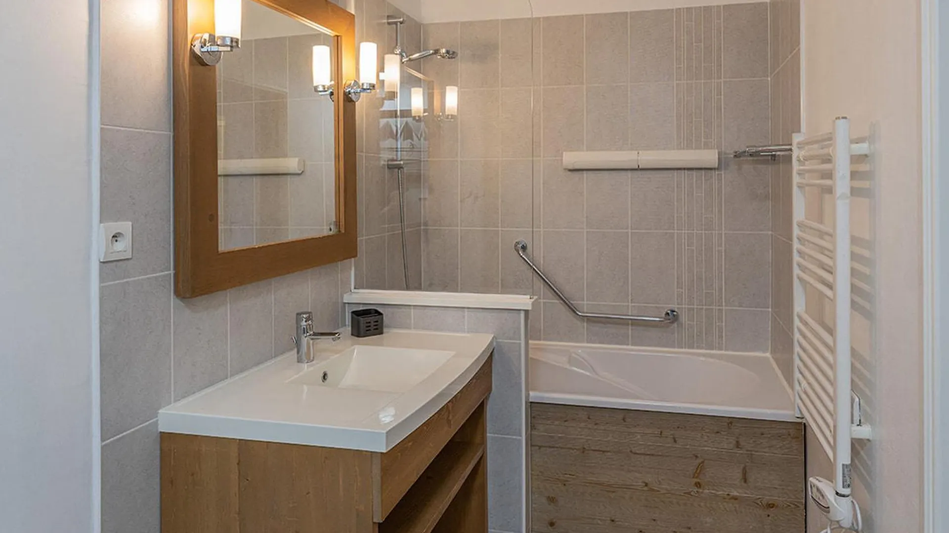 Apartment Appartement Renove Au Pied Des Pistes, Centre De La Tania, 2 Chambres, Parking Et Wifi Inclus - Fr-1-568-47 Courchevel France